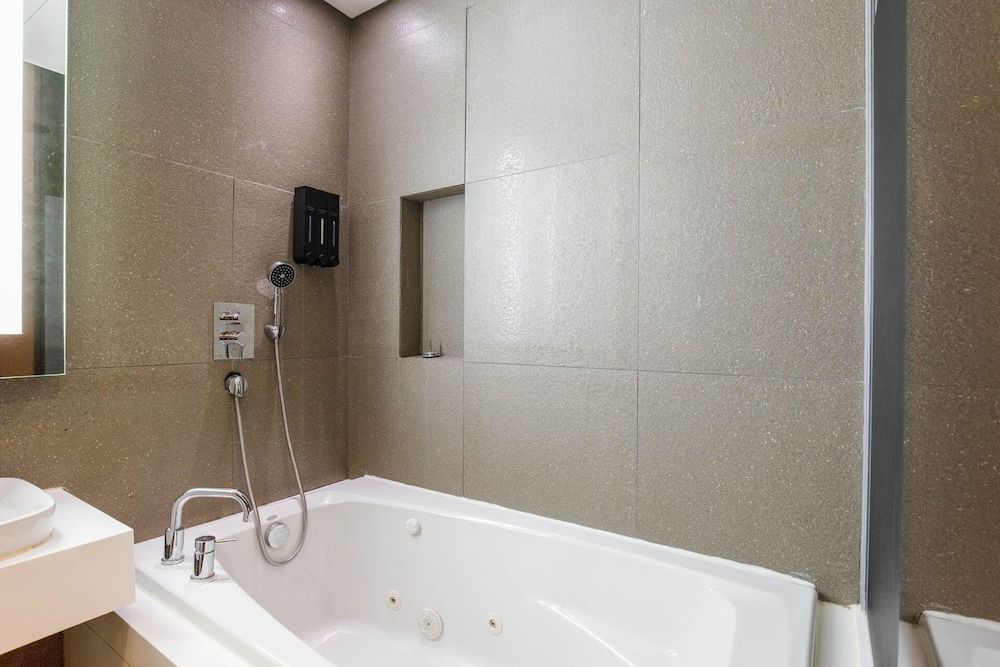 Hotel The Designers Jongno Deluxe Double Room 5