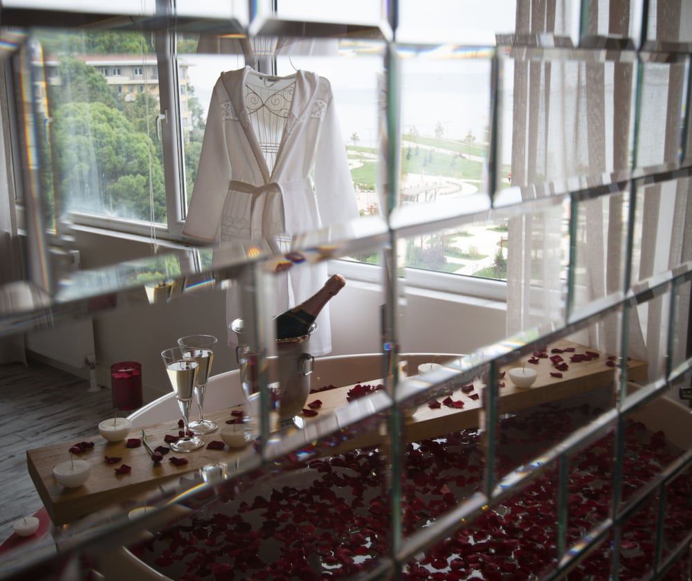 Melek Hotels Moda Romantic Suite, Jetted Tub, Sea View 7