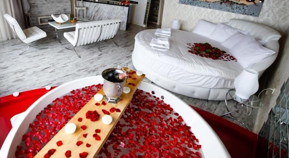 Melek Hotels Moda Romantic Suite, Jetted Tub, Sea View 4