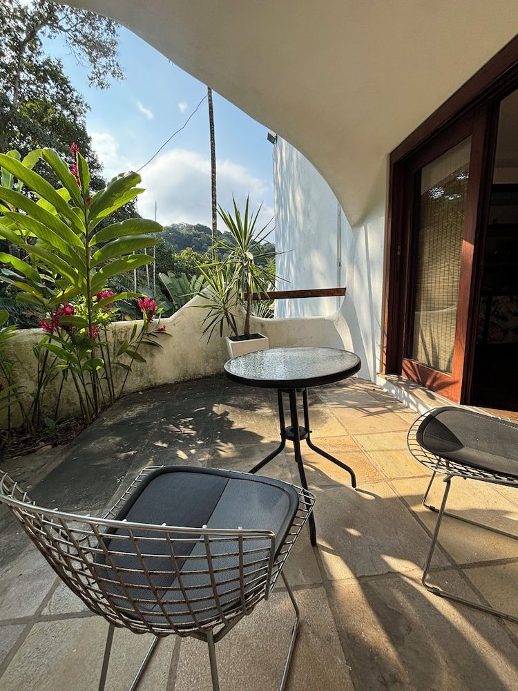 Presidential Double Room, Bathtub, Garden View Rosa
