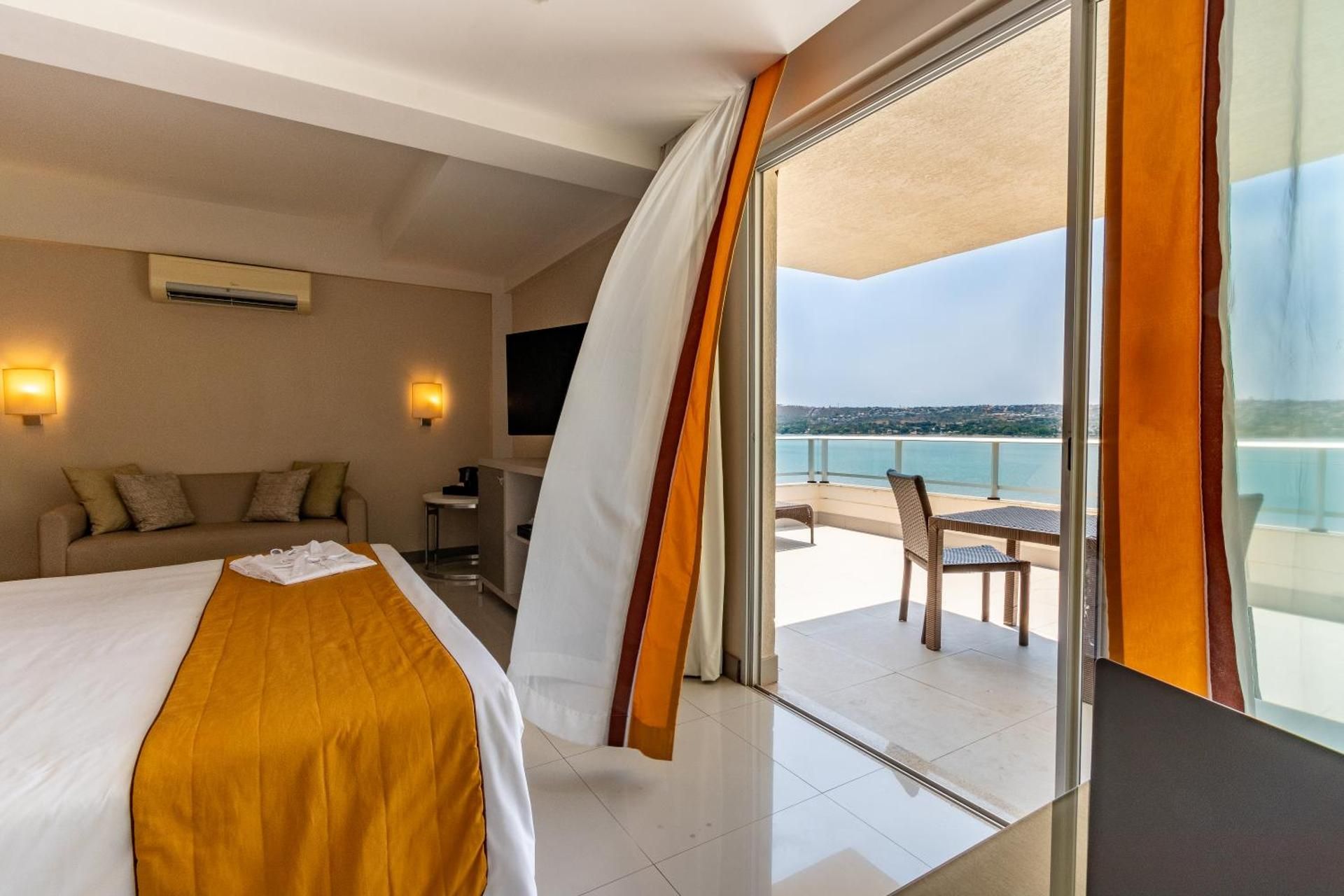 Luxury King Suite with Lagoon View