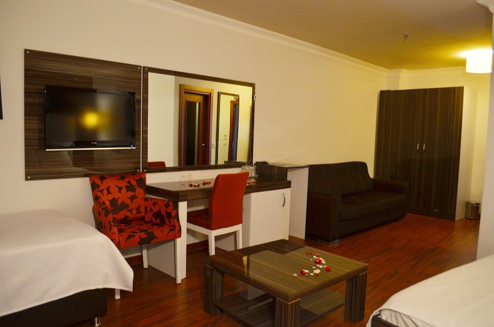 Hotel La Piano Family Room 5