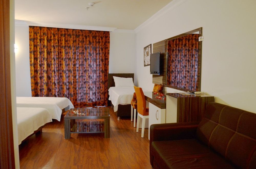 Hotel La Piano Family Room