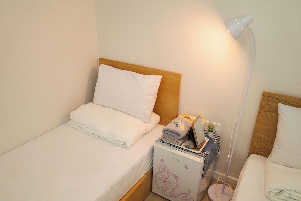 Starria Hostel Foreign Guest Only Twin Room, No Windows (non-Korean nationals only) 6