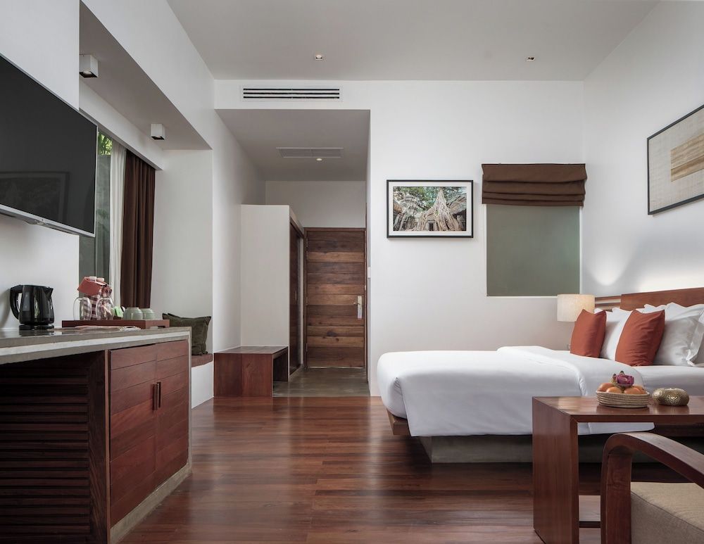 Bungalow Suite with Outdoor Bathtub