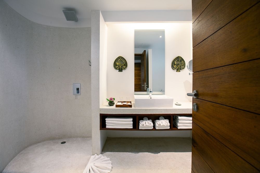 Lynnaya Urban River Resort Deluxe Double Garden View 10