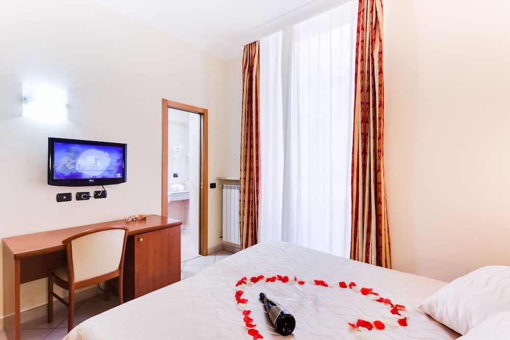 Hotel Suite Caesar Deluxe Double or Twin Room 2