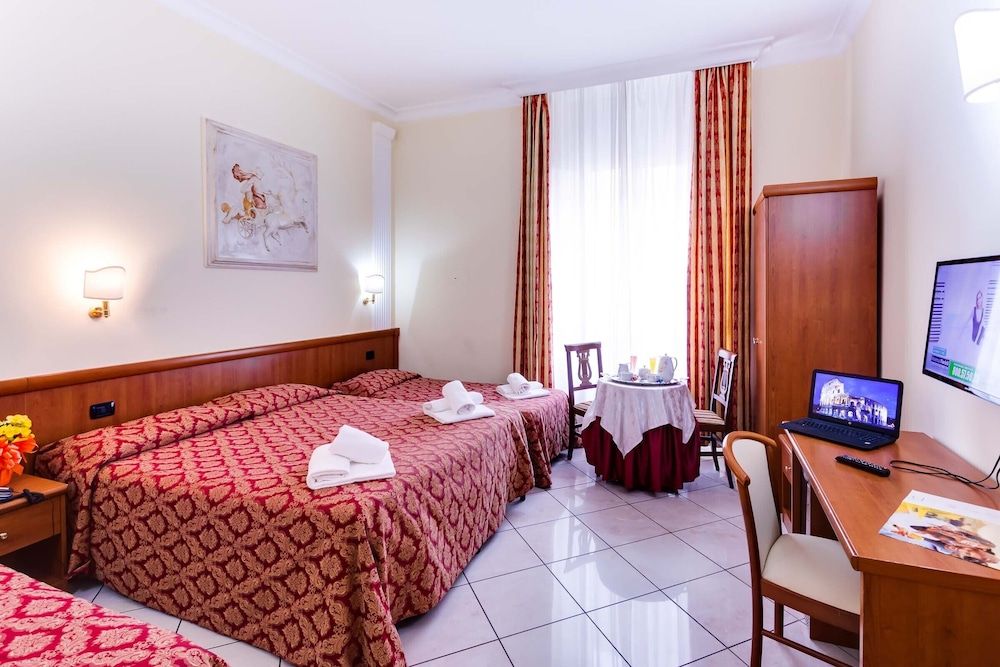 undefined Hotel Suite Caesar 2
