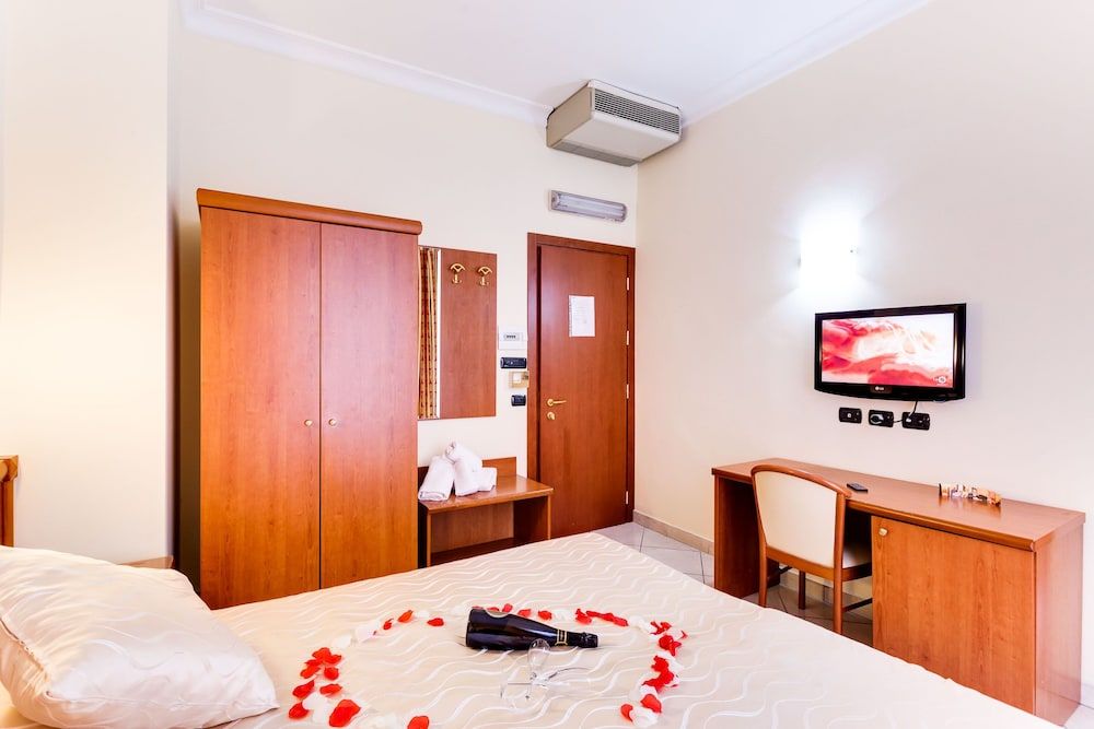 Hotel Suite Caesar Deluxe Double or Twin Room 6