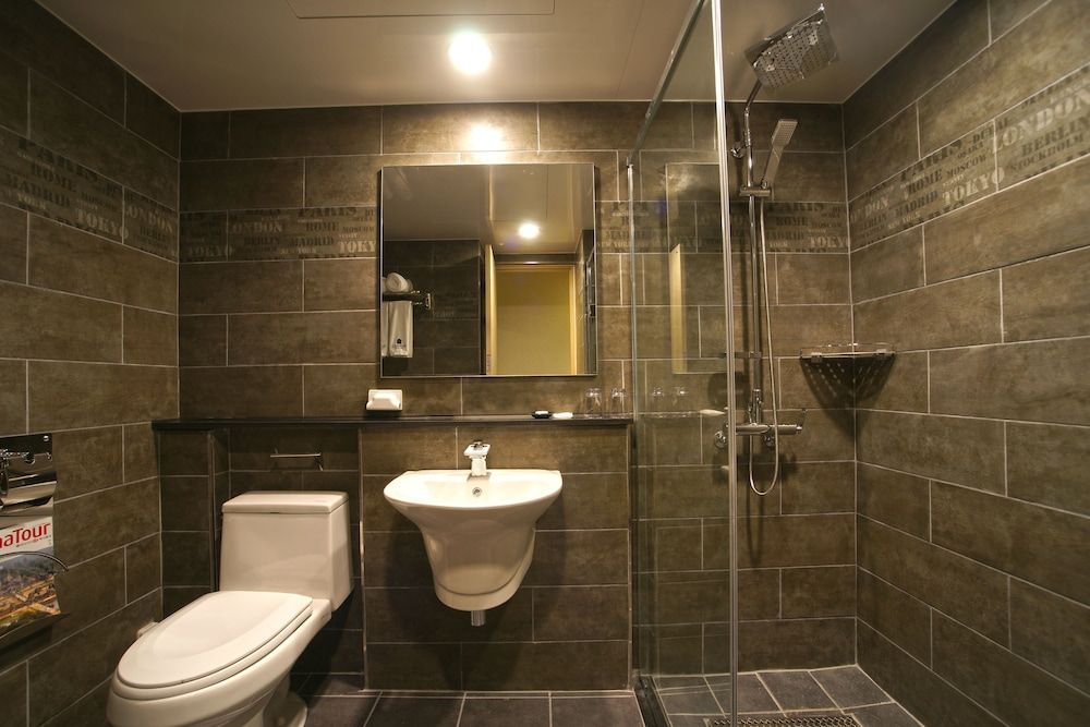 I-Jin Hotel Deluxe Double Room 5