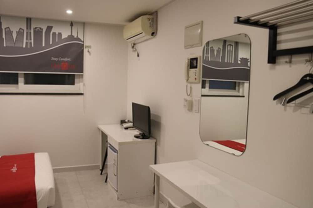 Three Seven Hotel Double Room 5