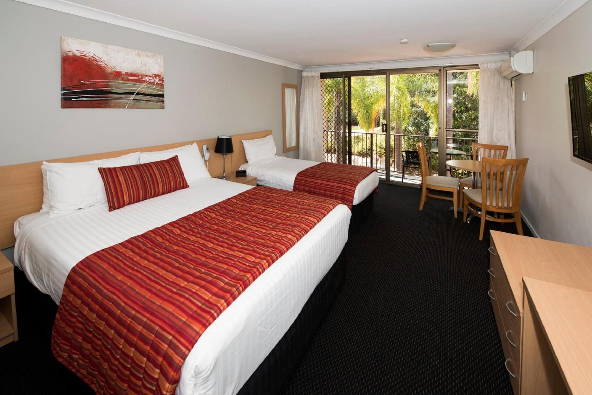 1 Queen Bed, 1 Single Bed, Nonsmoking, Upgrade