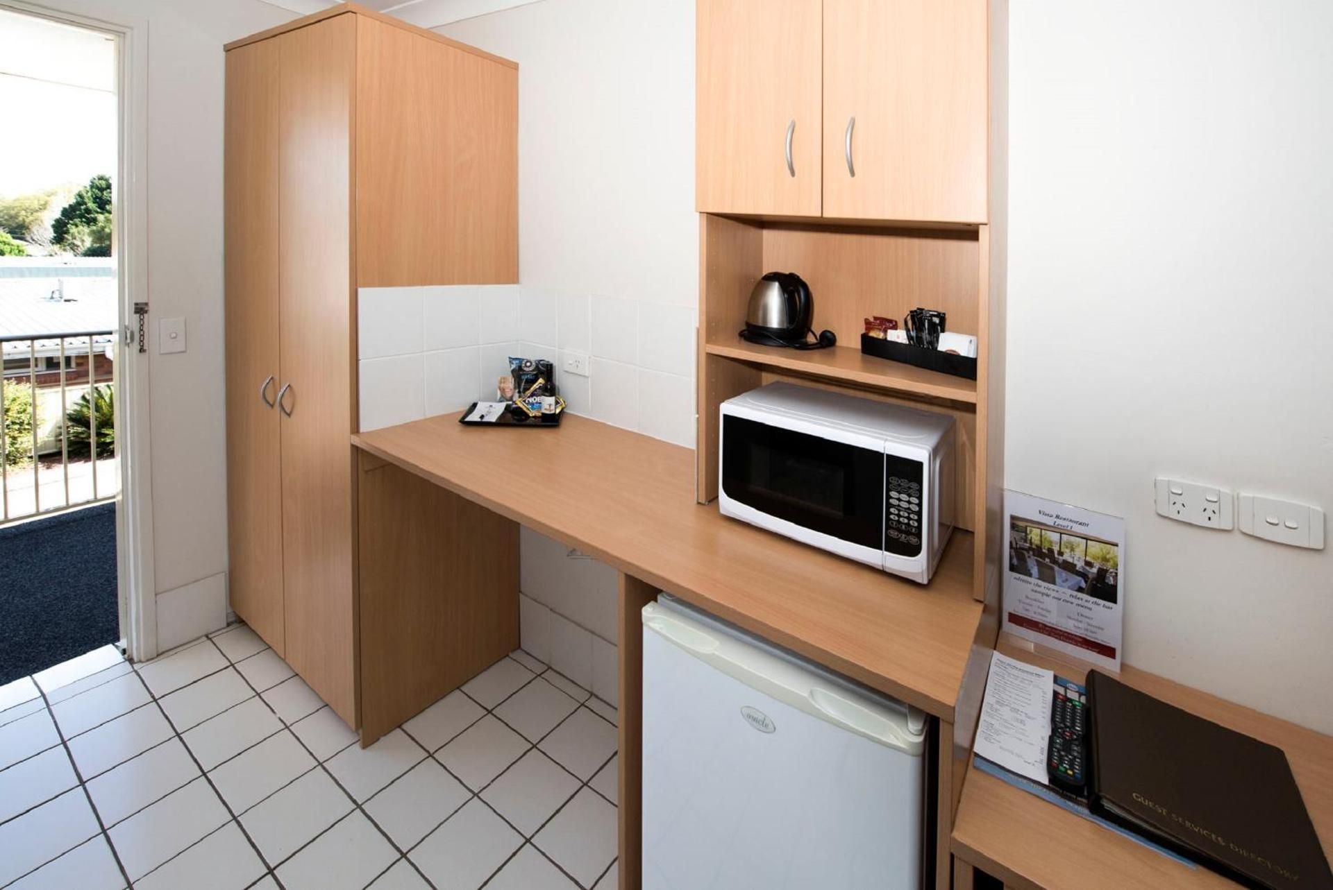 1 Queen Bed 1 Single Bed Suite No Smoking