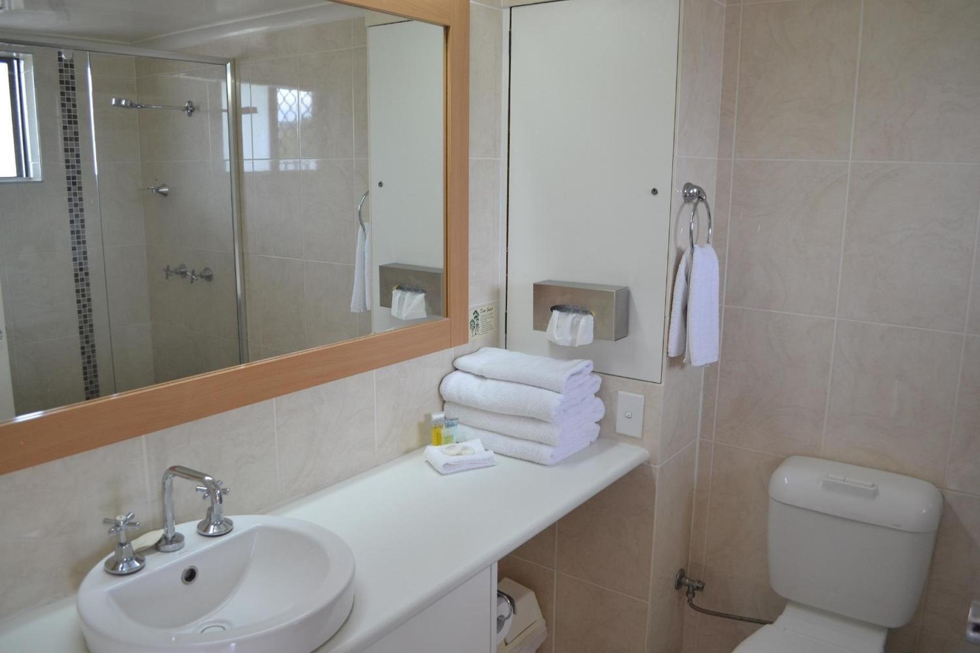 1 Queen Bed 1 Single Bed Suite No Smoking
