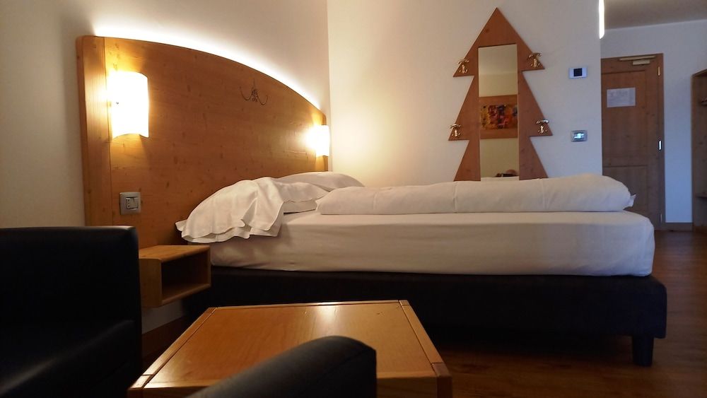 Hotel Monte Bondone Suite, 2 Bedrooms, Mountain View 5