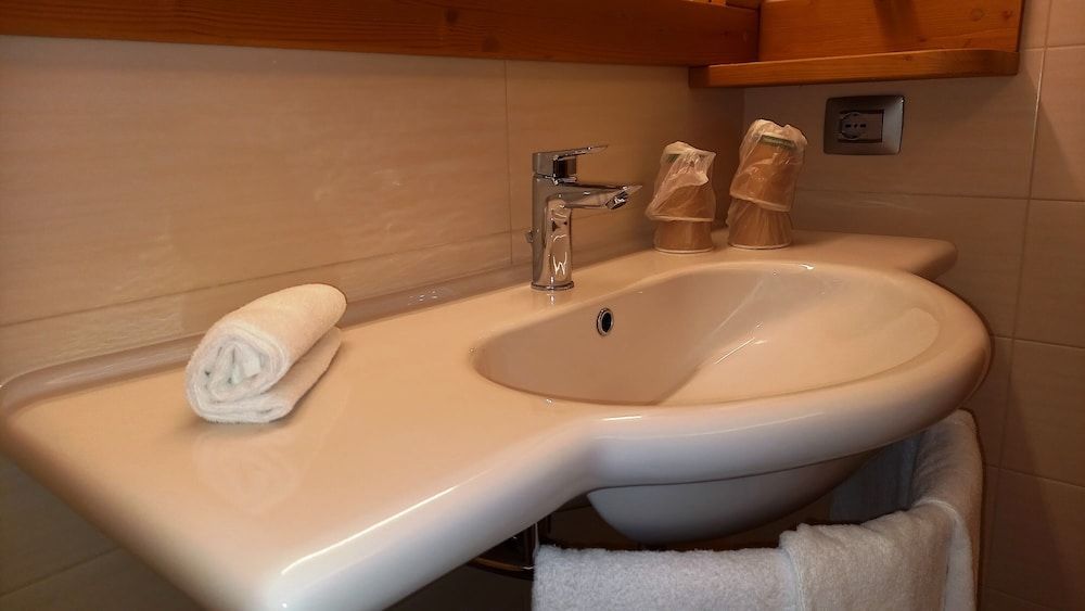 Hotel Monte Bondone Suite, 2 Bedrooms, Mountain View 8