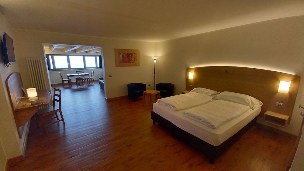 Hotel Monte Bondone Suite, 2 Bedrooms, Mountain View 2