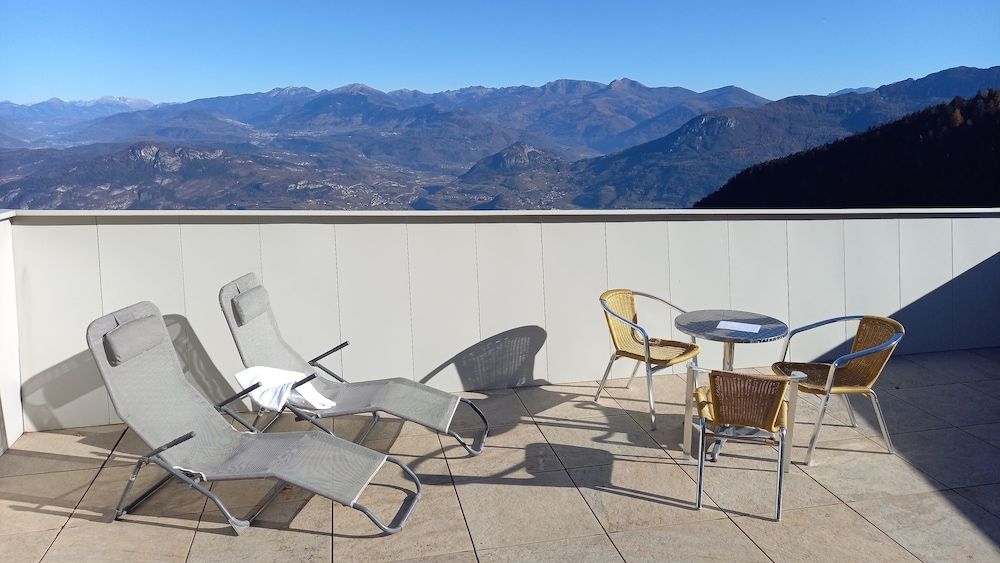 Hotel Monte Bondone Suite, Terrace, Mountain View 3
