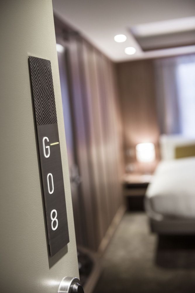 Hougoumont Hotel Deluxe Cabin with Complimentary Continental Breakfast 3