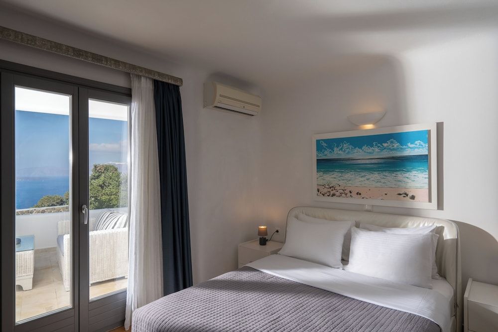 Santorini Princess Presidential Suites Serenity Villa with Caldera View, Heated Pool & Hot tub in Private Garden 10