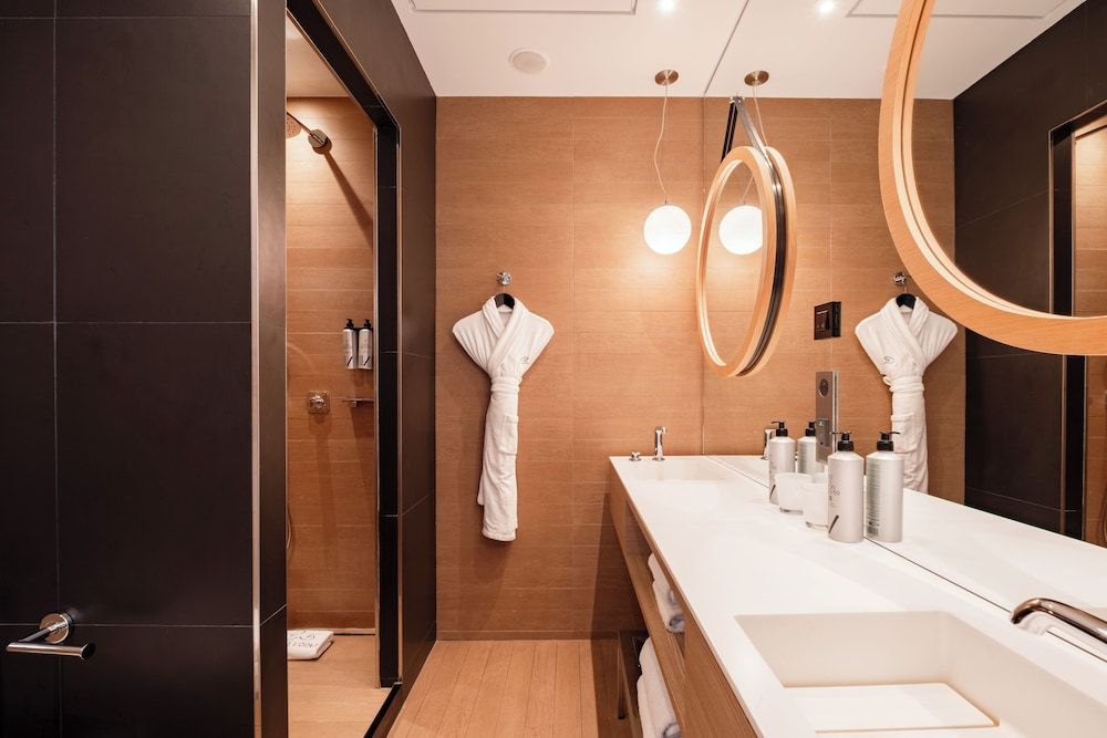 undefined Le Cinq Codet 7