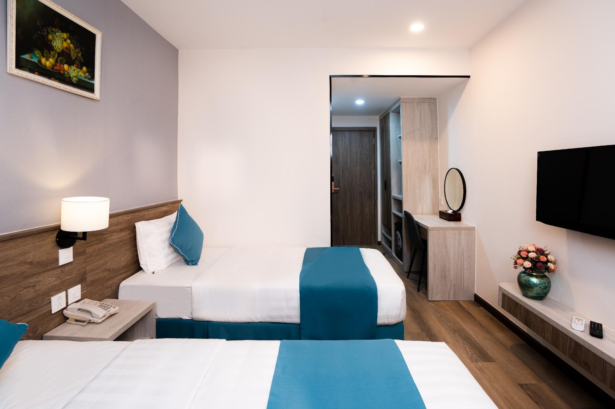 undefined Capital Garden Hotel 8