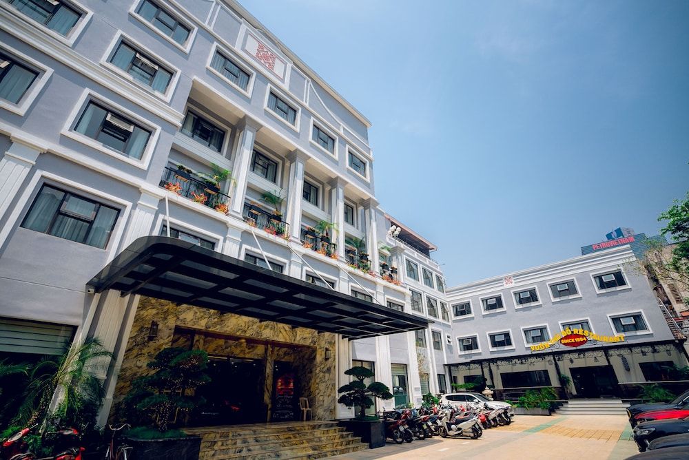 undefined Capital Garden Hotel 4