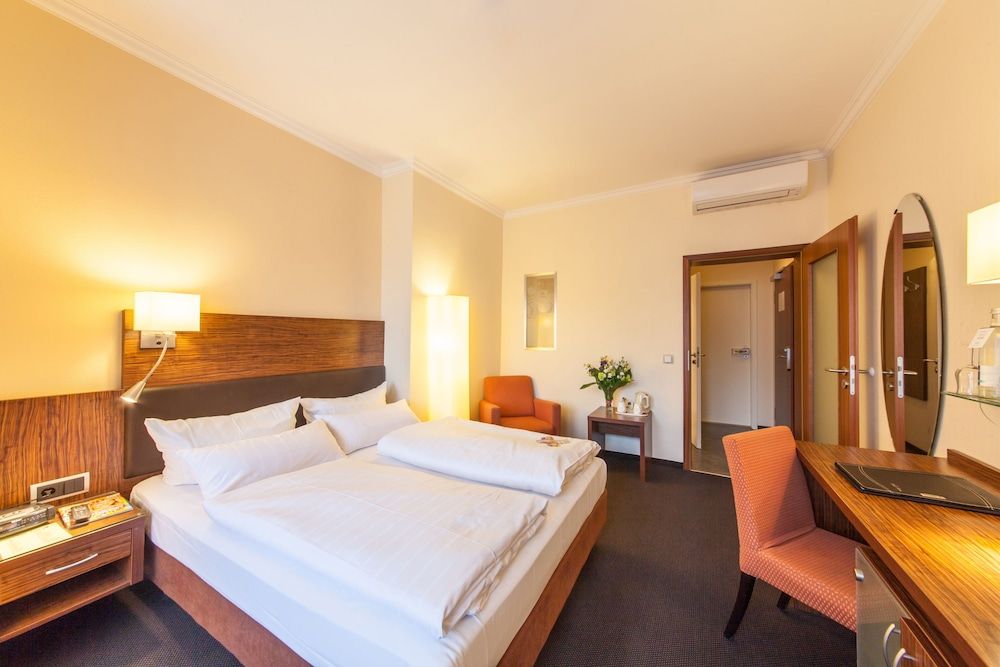 Deluxe Triple Room (Three People)