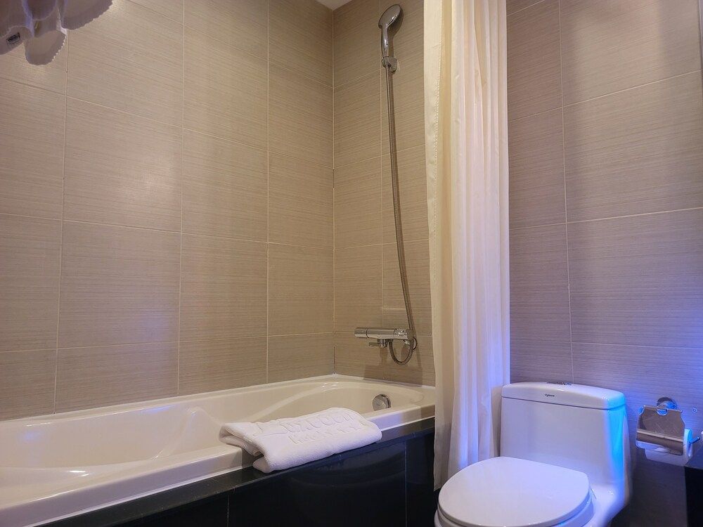 Luxeden Signature Hotel Executive Double Room, 1 Double Bed, City View 4