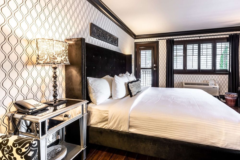 Prestige Lakeside Resort, WorldHotels Elite Suite, 1 King Bed, Non Smoking, Balcony