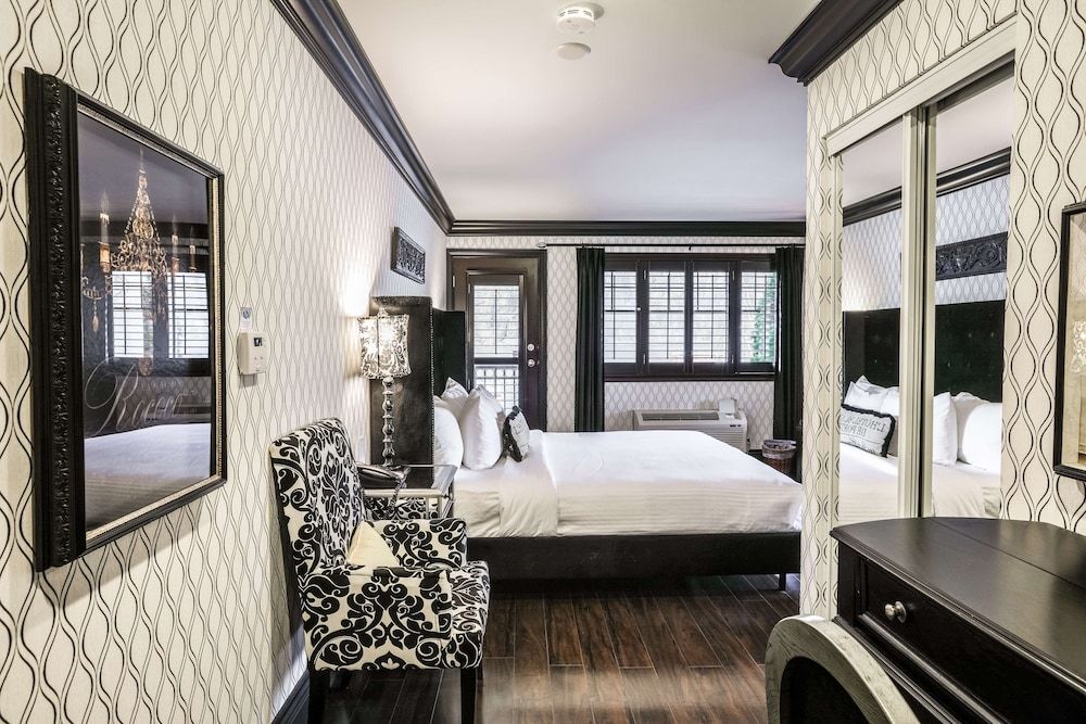 Prestige Lakeside Resort, WorldHotels Elite Suite, 1 King Bed, Non Smoking, Balcony 2