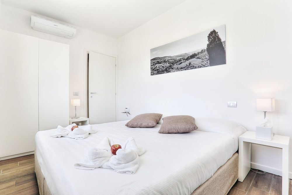 The Florence Hills Resort & Wellness Deluxe Room 3