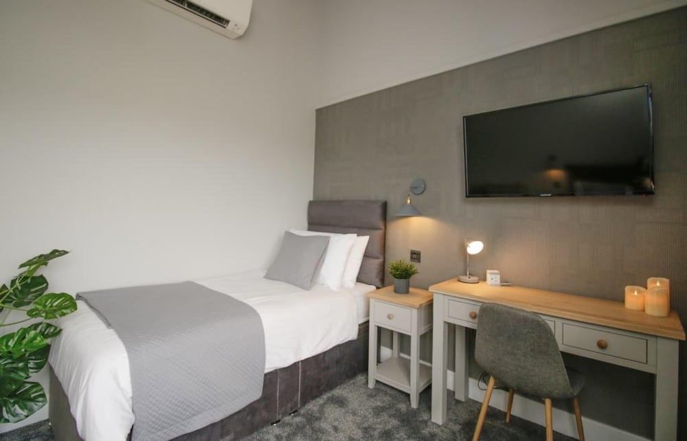 Kings Arms Deluxe Twin Room (Disabled facilities)