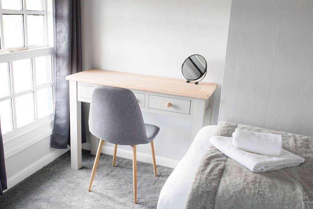 Kings Arms Classic Twin Room, Ensuite 8