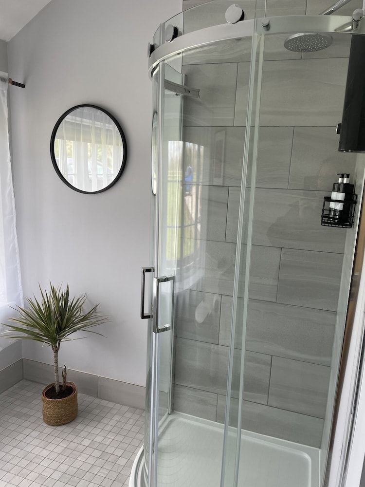 Kings Arms Deluxe Suite, Accessible, Ensuite (Family Room) 7