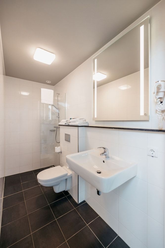 YAYS Amsterdam Maritime by Numa Extra Large Studio, Kitchen, Sofa Bed 3