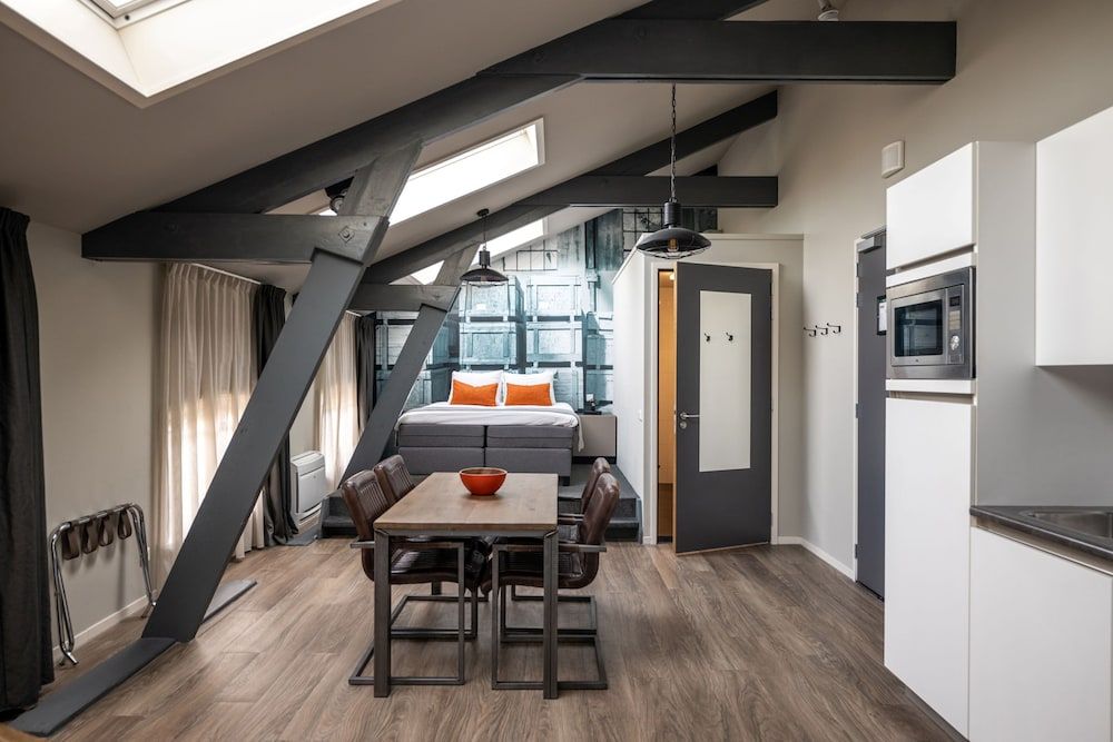 YAYS Amsterdam Maritime by Numa Extra Large Studio, Kitchen, Sofa Bed 4