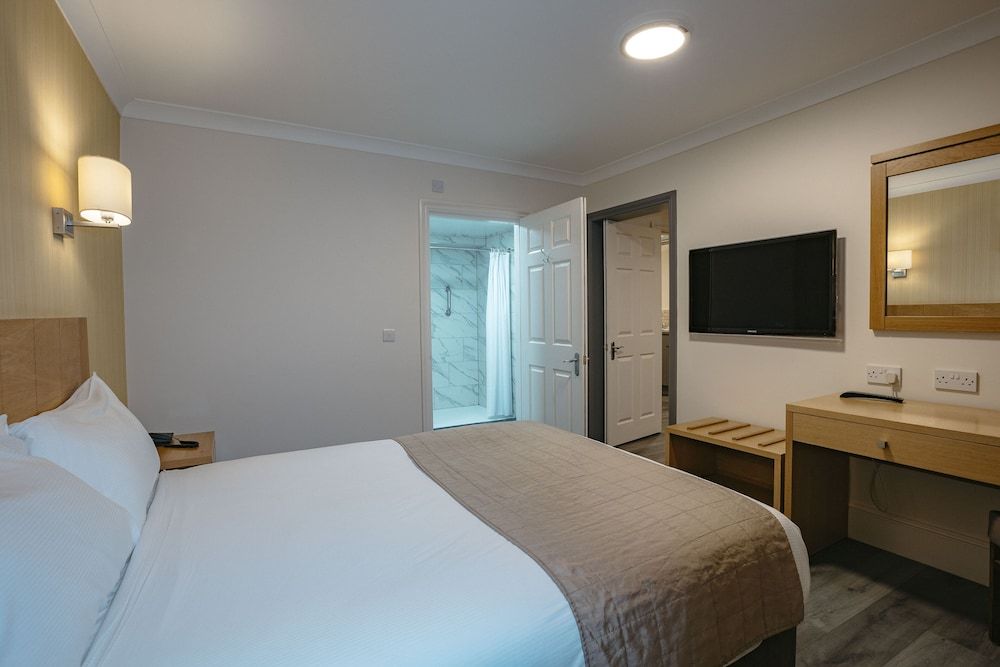 Best Western Manor Hotel Standard Room, 1 Double Bed, Accessible, Kitchenette (Converts to 2 Twin Bed;Walk-in Shower)