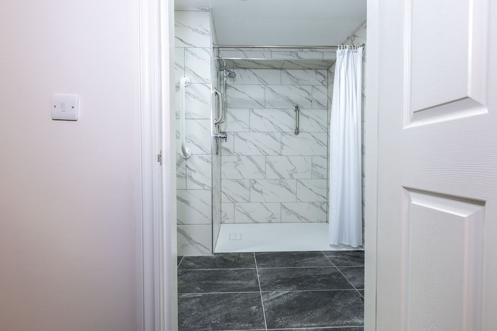 Best Western Manor Hotel Standard Room, 1 Double Bed, Accessible, Kitchenette (Converts to 2 Twin Bed;Walk-in Shower) 3