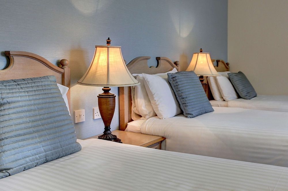 Best Western Manor Hotel Comfort Room, 3 Twin Beds, Non Smoking 3