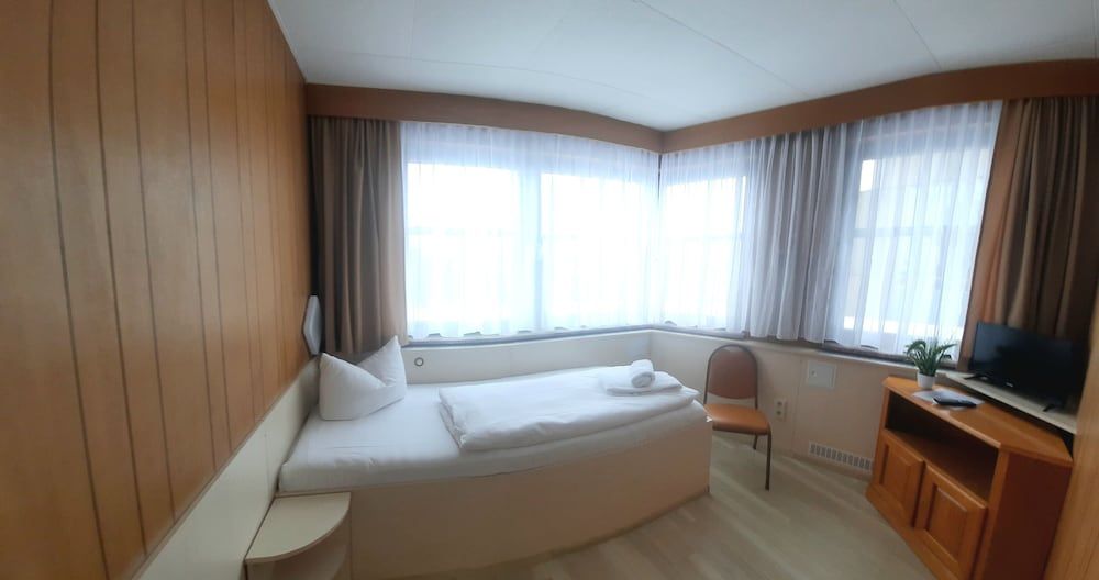 undefined Central-Hotel Tegel 2