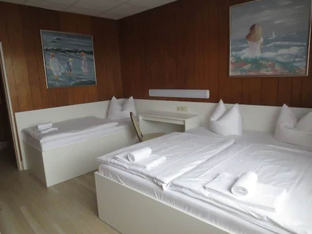 undefined Central-Hotel Tegel 3