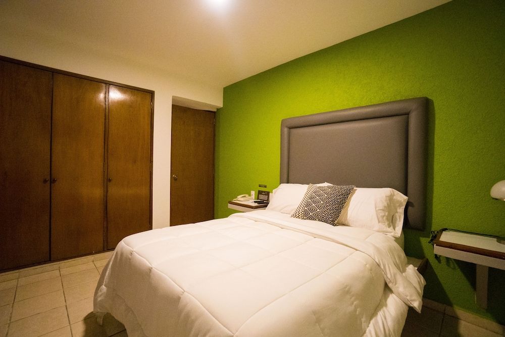 Hotel Suites Regina Standard Suite, 1 Queen Bed, Tower 4