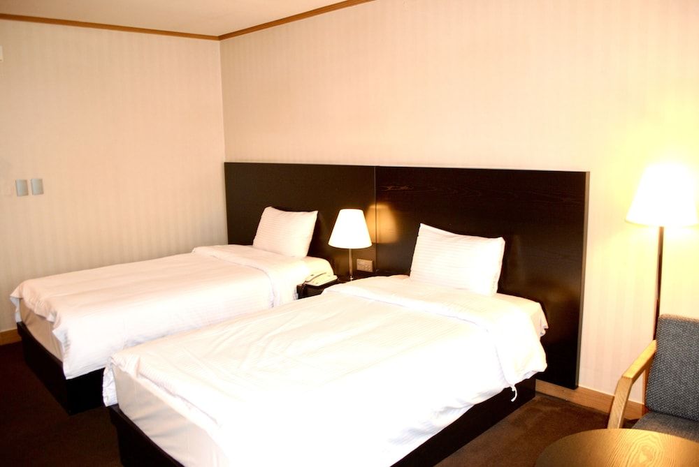 Queen Vell Hotel & Wedding Standard Twin Room 3