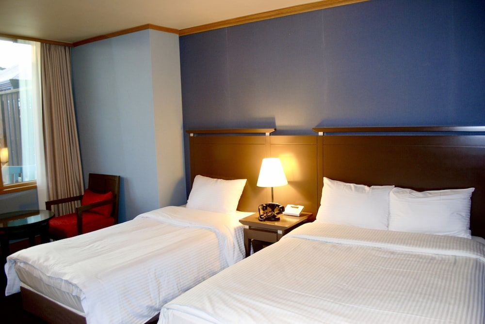 Queen Vell Hotel & Wedding Family Twin Room 4
