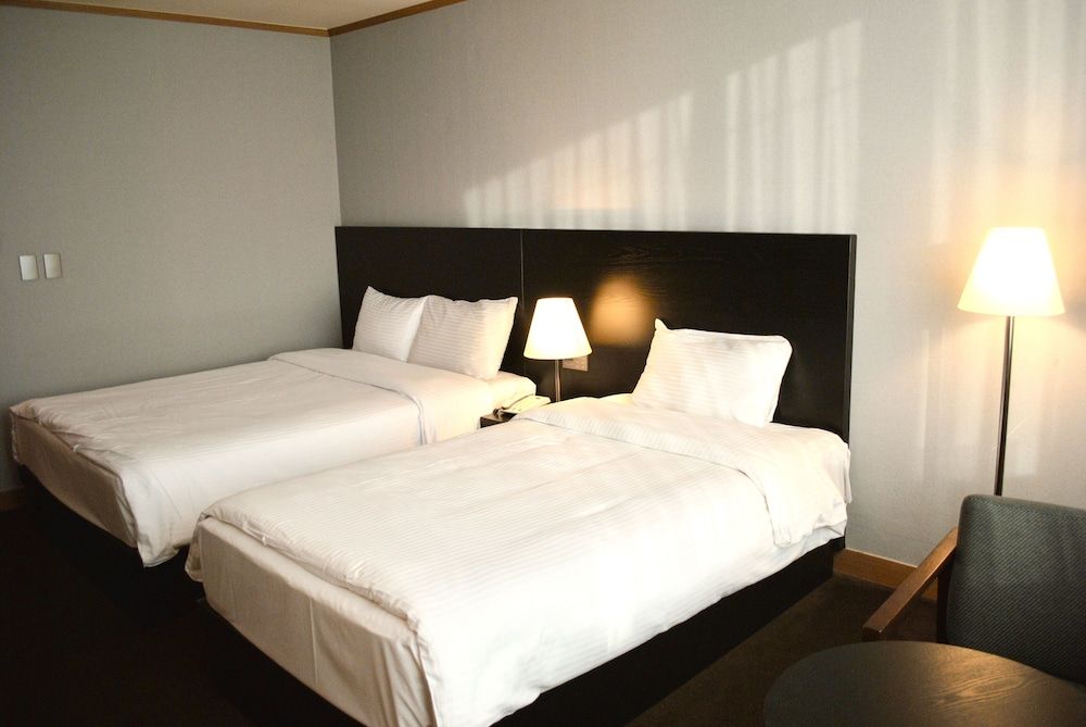 Queen Vell Hotel & Wedding Family Twin Room 5