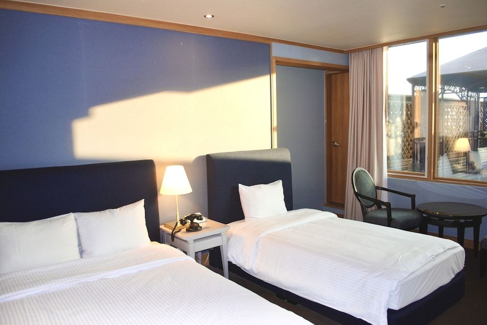 Queen Vell Hotel & Wedding Family Twin Room 6