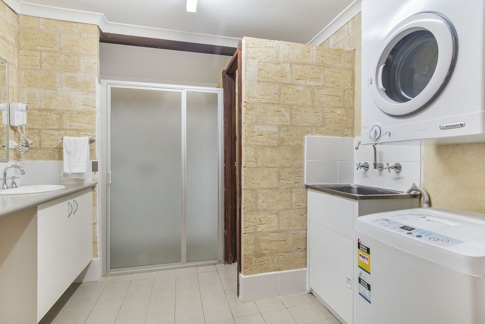 Discovery Parks - Bunbury Foreshore Deluxe 3 Bedroom Cabin 2