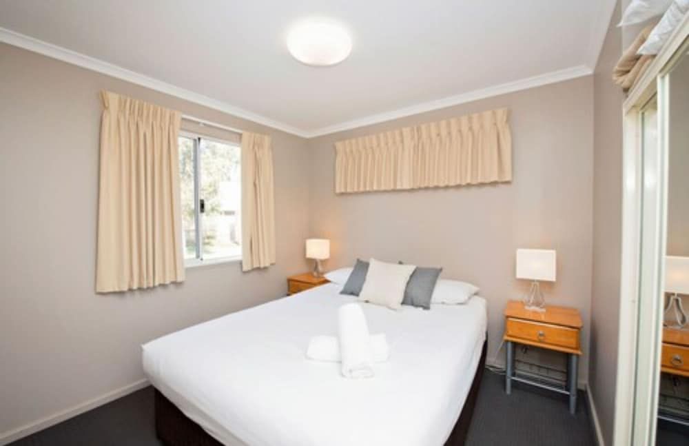 Deluxe 2 Bedroom Cabin - Pet Friendly