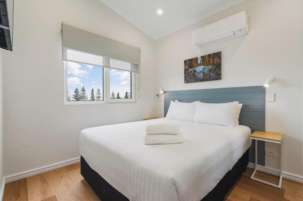 Discovery Parks - Bunbury Foreshore Deluxe 2 Bedroom Cabin (Sleeps 4)